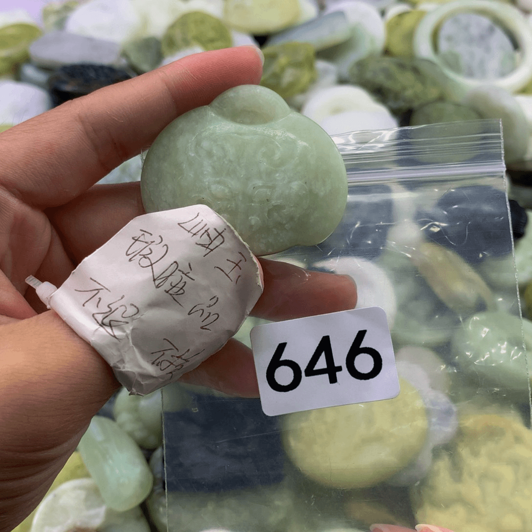 蛇纹石玉颈饰未镶嵌