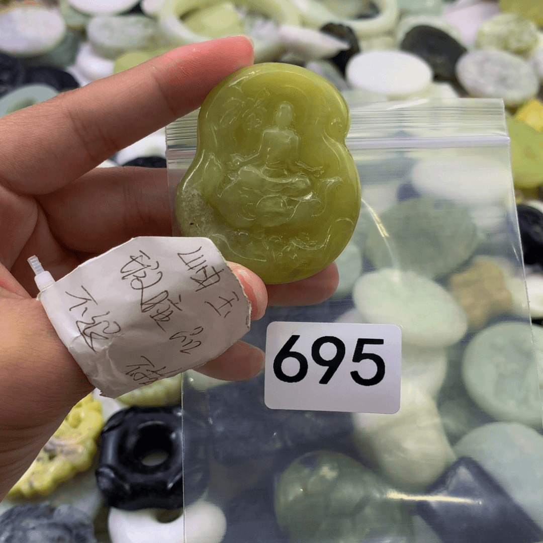 蛇纹石玉颈饰未镶嵌