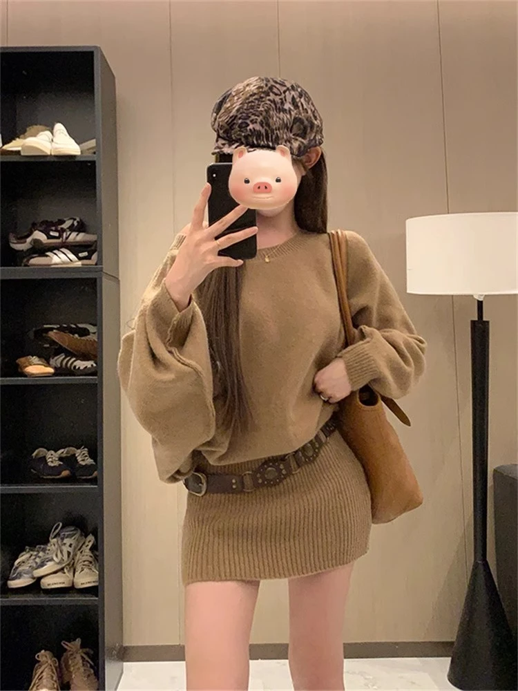 十三行2025秋洋气宽松斜肩慵懒包臀显瘦软糯套头毛衣配腰带连衣裙