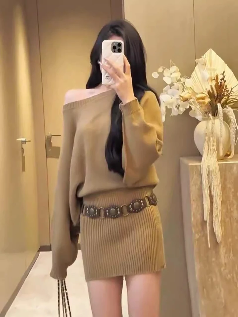 纯欲性感斜肩针织连衣裙女2025年秋季新款慵懒风设计感别致包臀裙