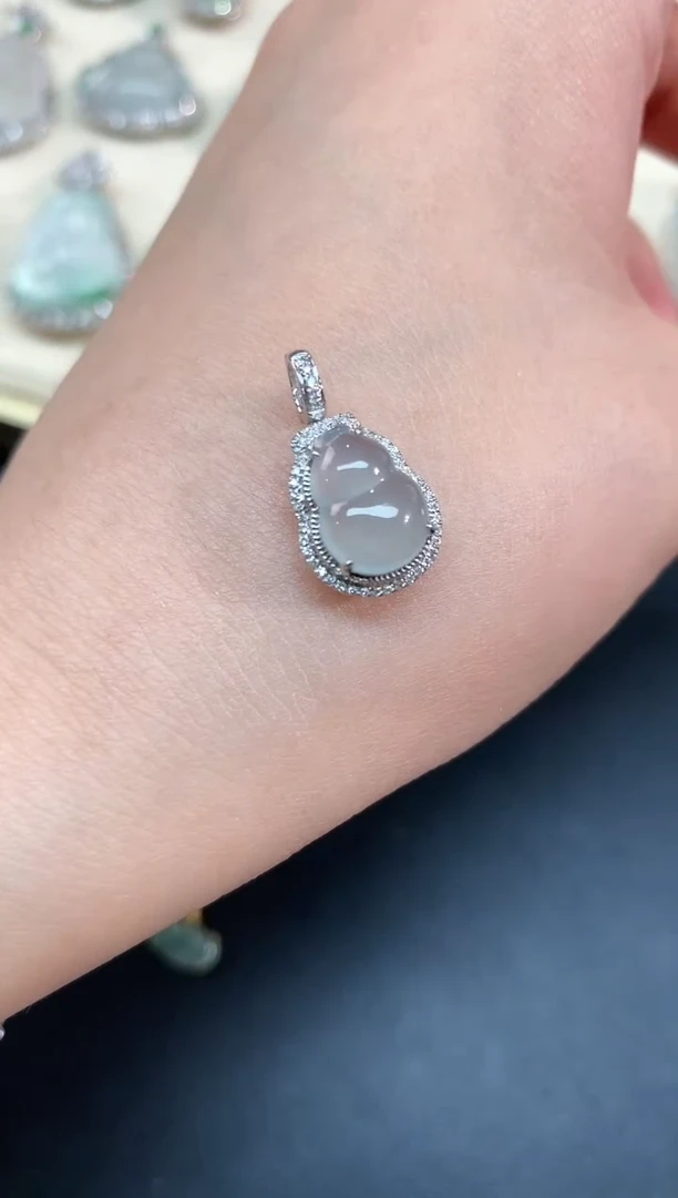 【闪购商品】翡翠吊坠(不含链)18K金镶嵌葫芦A100|2580