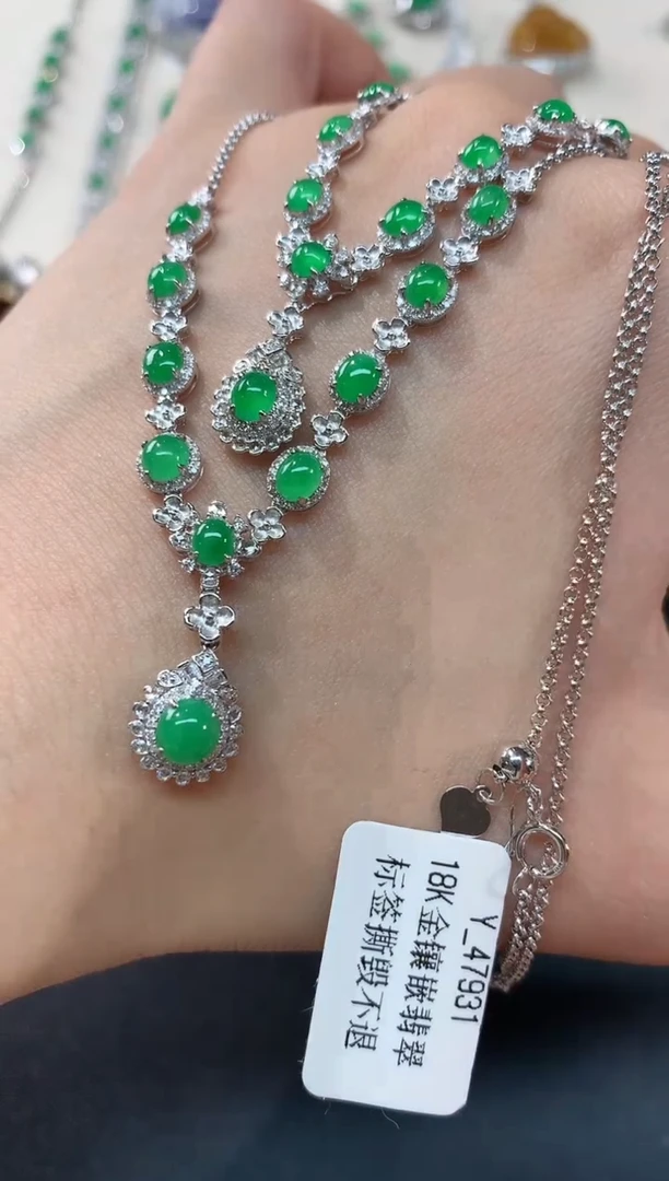 【闪购商品】翡翠颈饰18K金镶嵌蛋面A59|9800