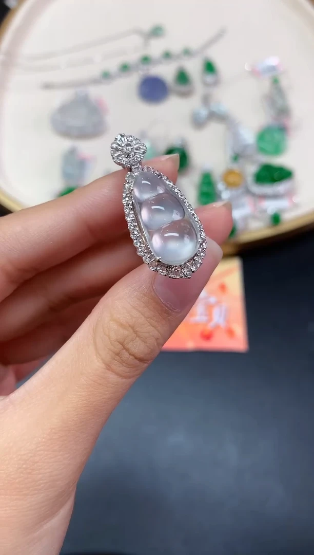 【闪购商品】翡翠吊坠(不含链)18K金镶嵌吊坠A246|29800