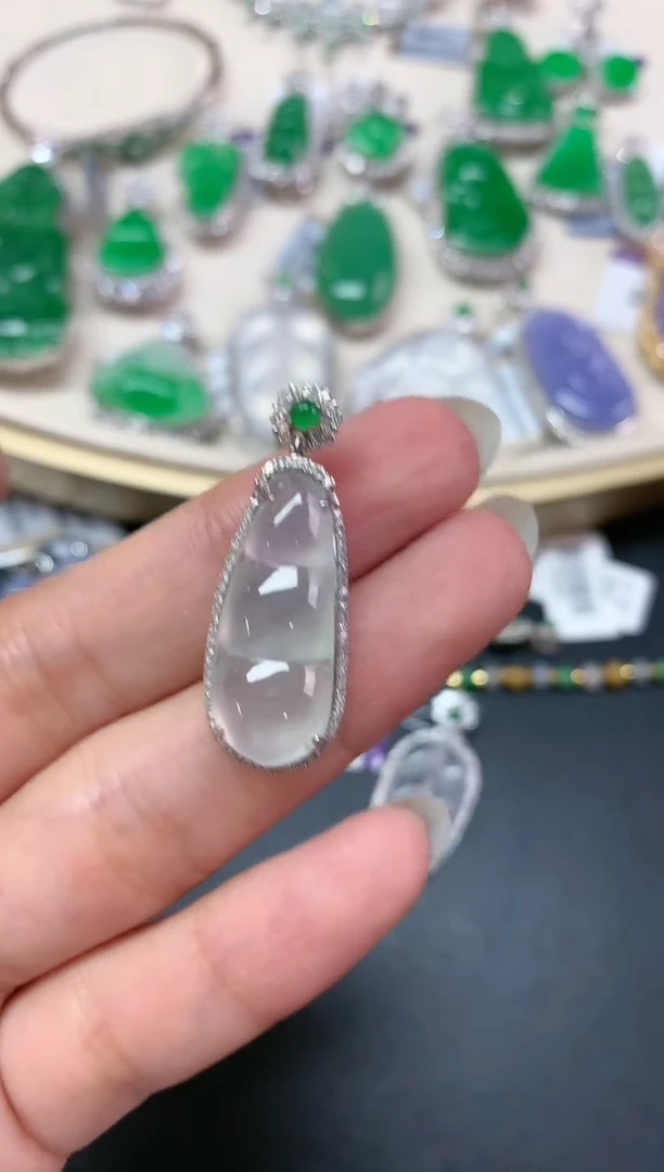 【闪购商品】翡翠吊坠(不含链)18K金镶嵌吊坠A325|8500