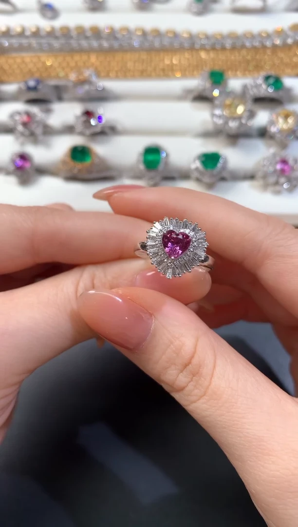 【闪购商品】彩色蓝宝石戒指18K金镶嵌E22|13800