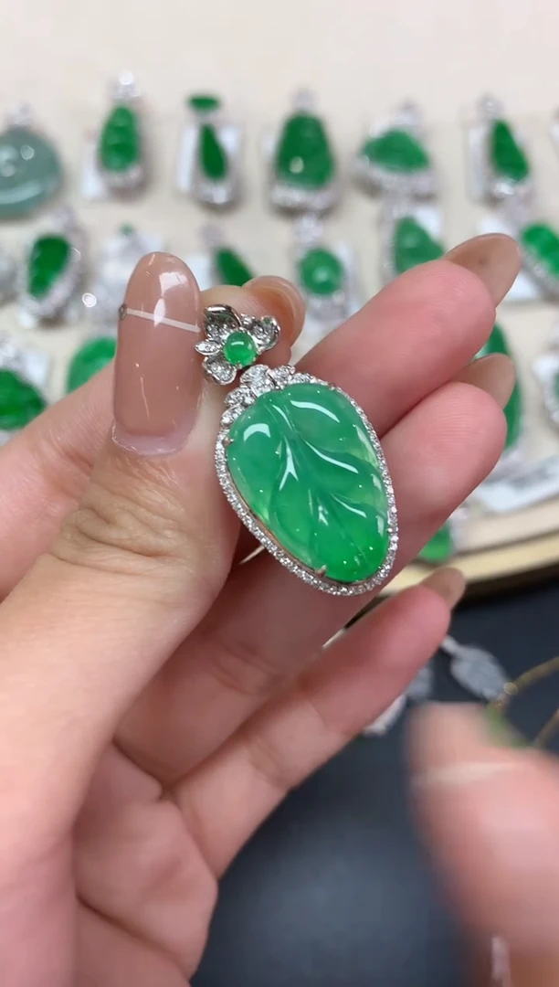 【闪购商品】翡翠吊坠(不含链)18K金镶嵌吊坠S225|6800