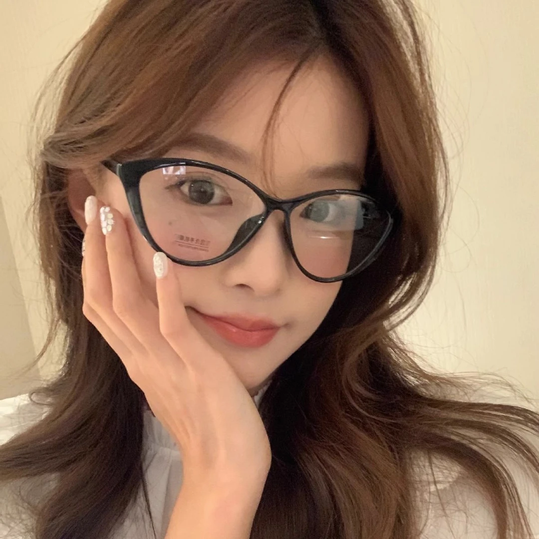 时尚女士猫眼眼镜框小红书同款素颜冷色平光镜个性甜美防蓝光眼镜