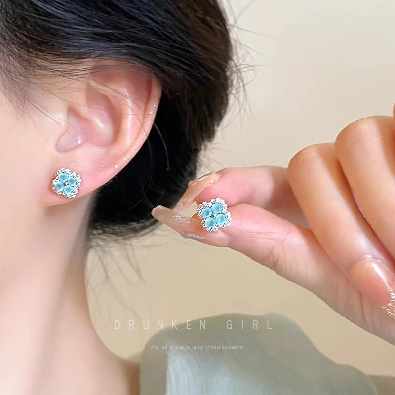 钛钢合成锆石耳饰 薄荷蓝四叶草锆石钛钢耳钉女款夏季耳蜗钉2025
