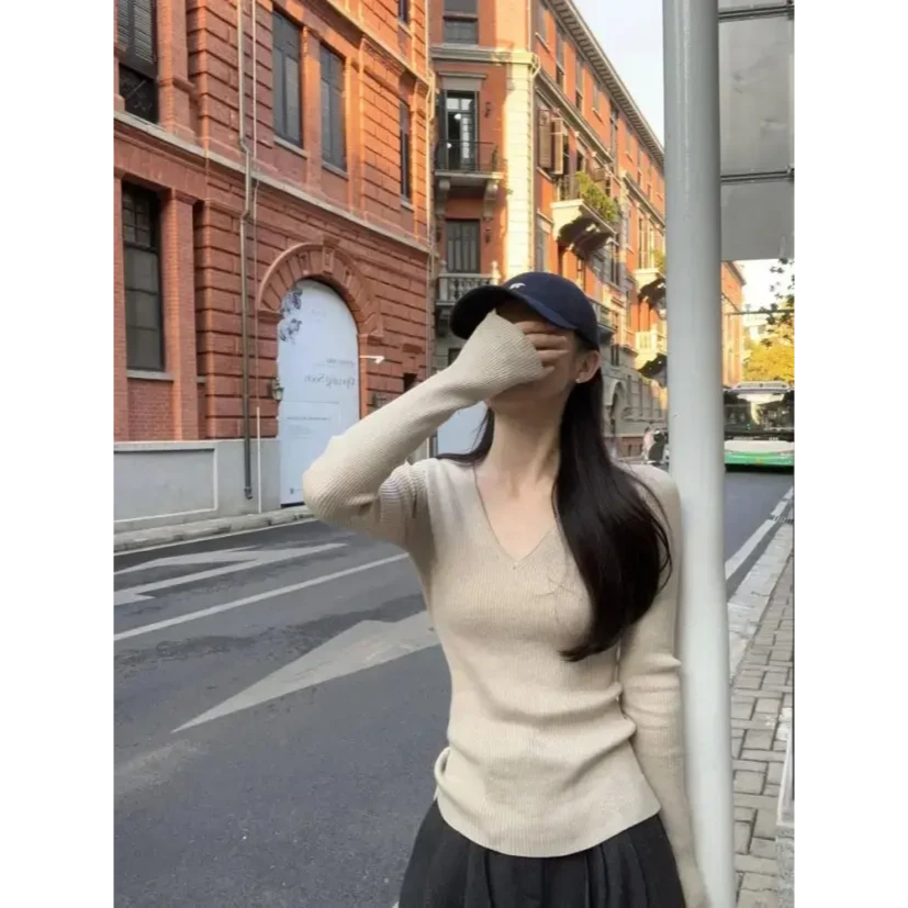 2025秋冬韩版v领纯色基础气质修身百搭内搭针织打底衫长袖毛衣女