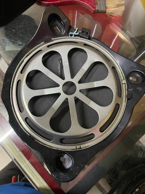 奔.驰.小.柏.林低音，8寸，副驾驶位，无损改装