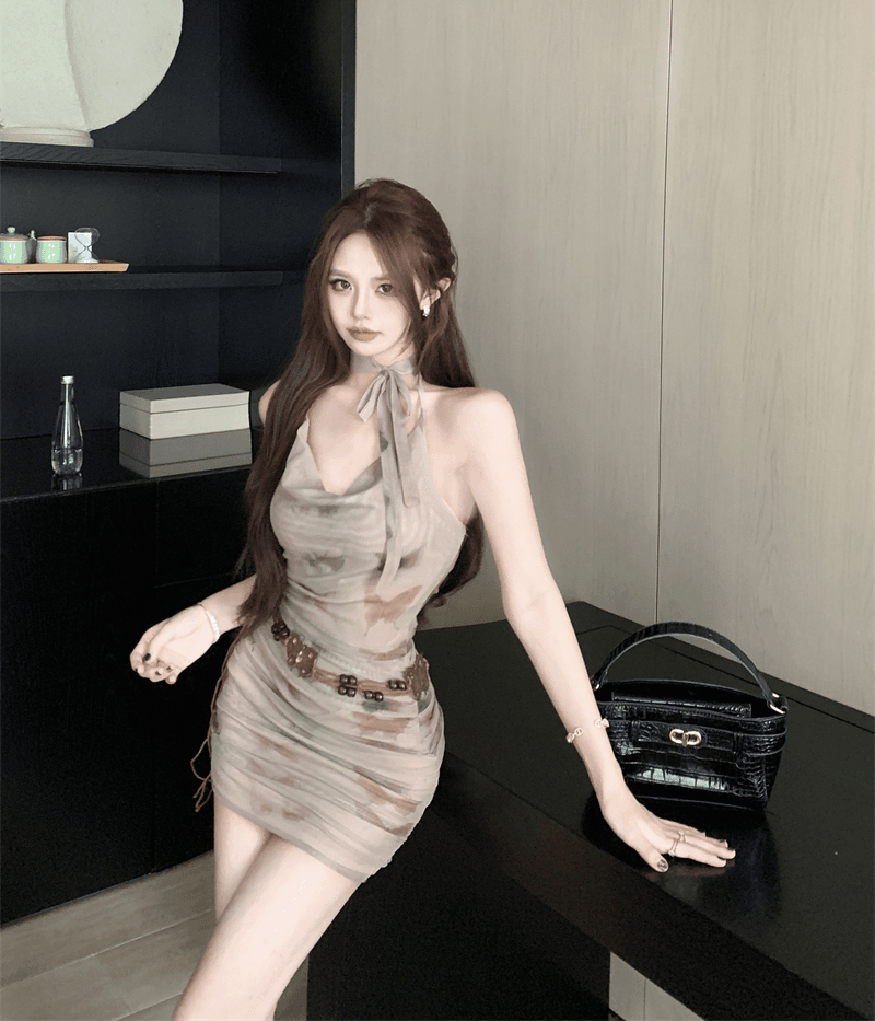 【蝶影重重】纯欲收腰设计感挂脖荡领挂脖V领蝴蝶印花包臀辣妹短裙