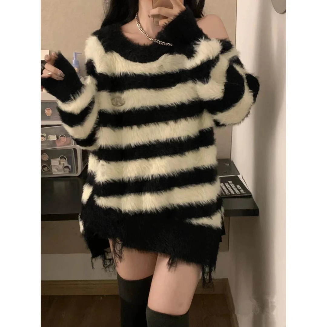 拉链露肩毛衣女秋冬新款宽松设计感条纹慵懒风针织衫上衣潮