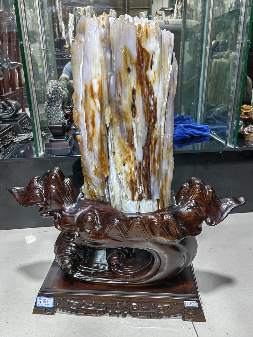 缅甸天然树化玉，连底座总高74公分，裸石尺寸48/22/13公分，重64斤