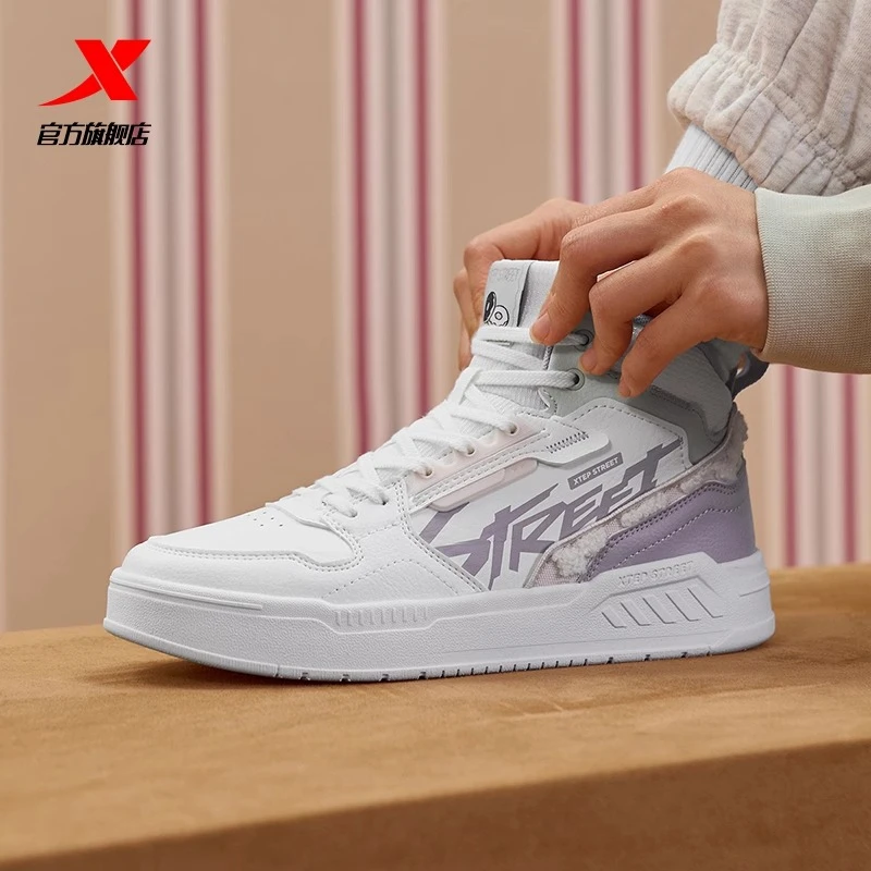 特步创新板鞋情侣秋时尚高帮休闲鞋男女同款轻便百搭运动鞋