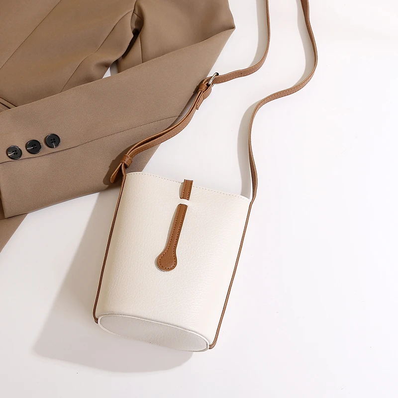 手机包女2025新款斜挎简约百搭小巧轻便水桶包女单肩包软皮小挎包