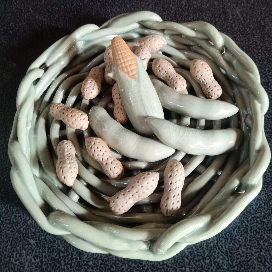 刘恩霞原矿釉汝瓷创意摆件丰收箩筐花生升迁