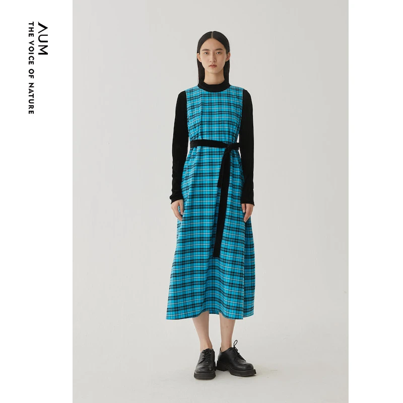 AUM噢姆早春新品圆领收腰蓝黑格子中长款连衣裙M1CX11336