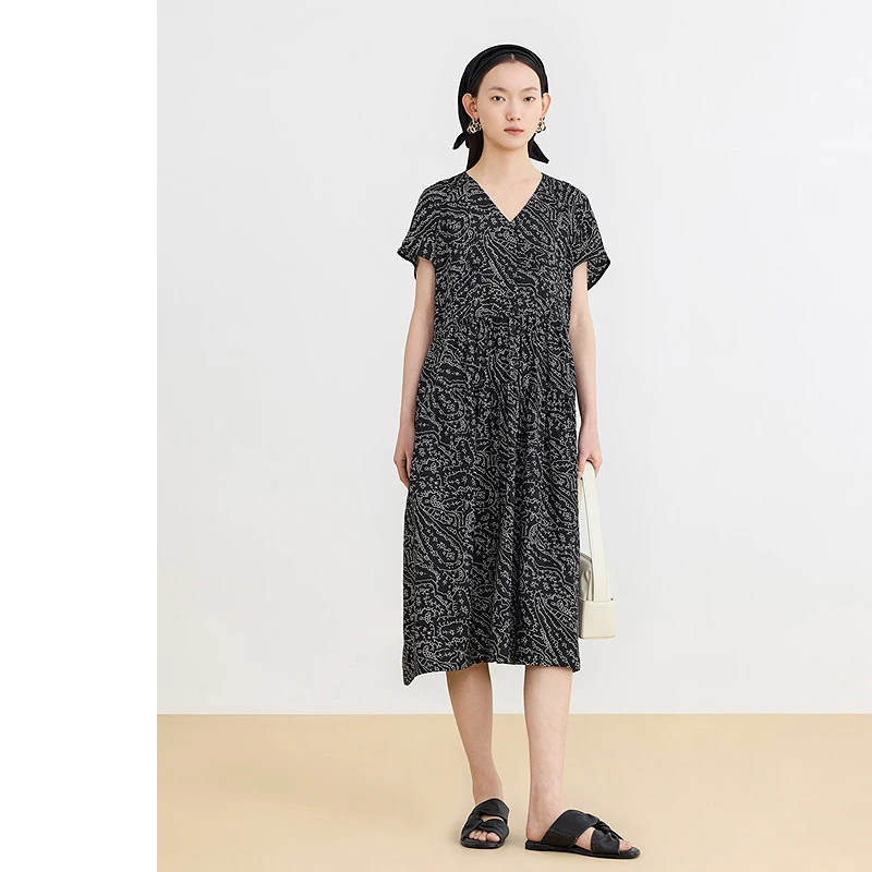 AUM裙子夏季简约纯色时尚气质小黑裙V领收腰宽松连衣裙MCEG20106