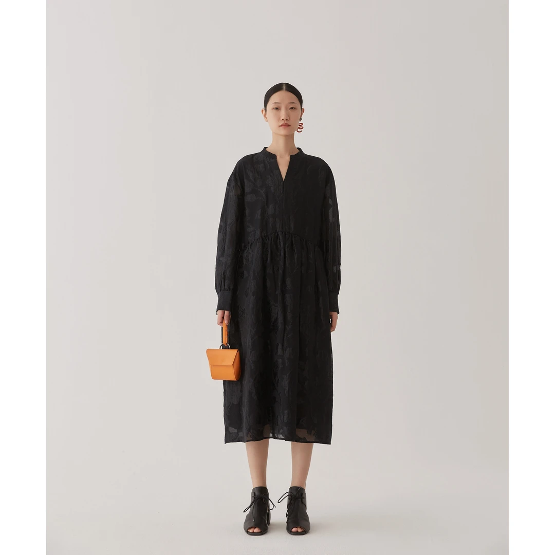 AUM/噢姆【暗香疏影】黑色长袖玫瑰暗纹提花复古连衣裙MAFZ10016