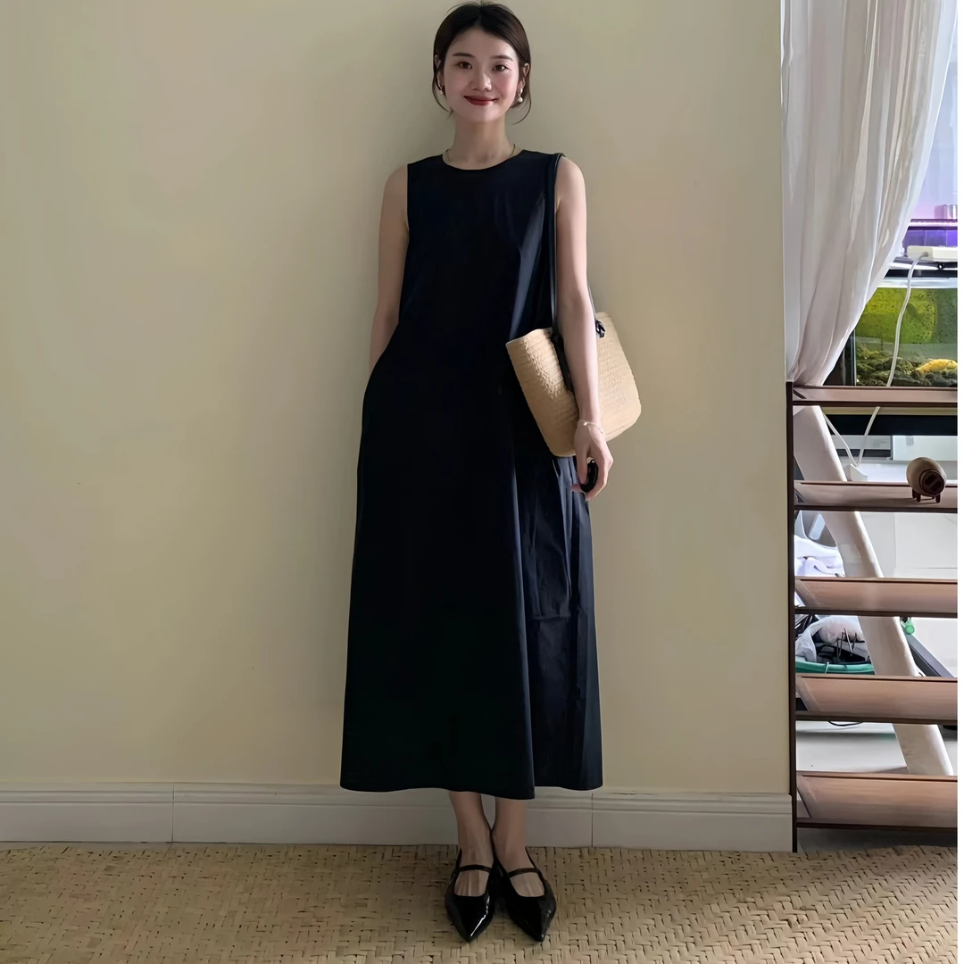黑色高级感赫本时尚无袖背心连衣裙女夏季2024新款露背法式中长裙