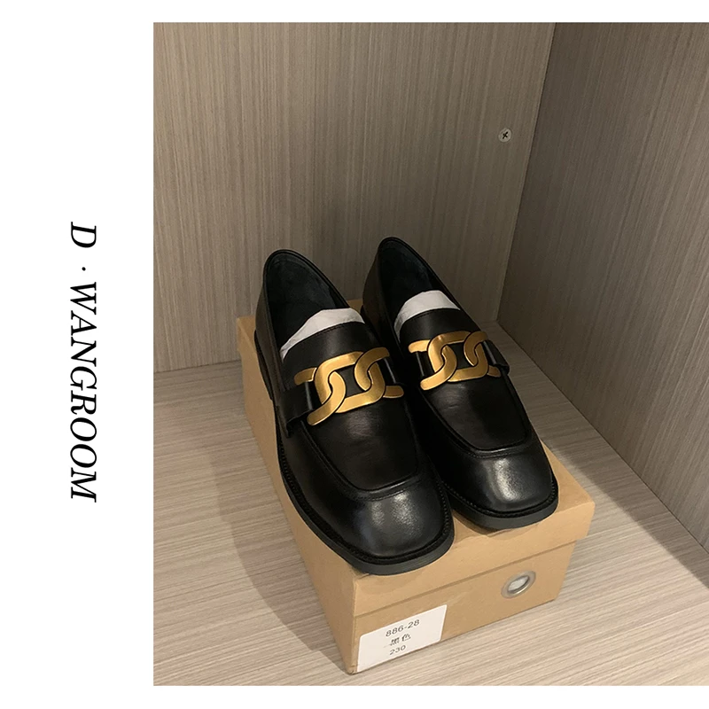 丁小晗【贝拉庄园】复古百搭英伦真皮方头粗跟金属扣乐福鞋S886-28