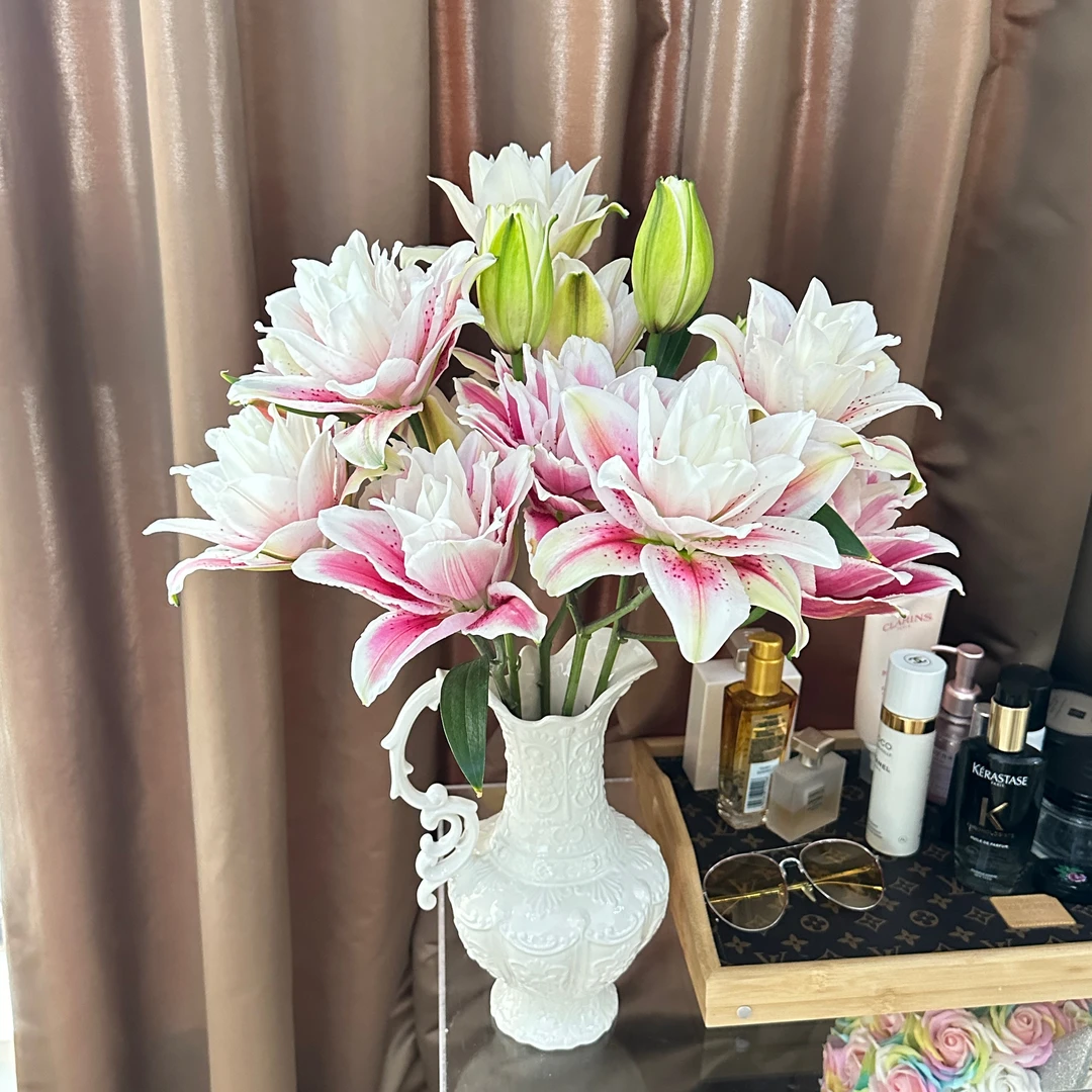 多头火星之恋——重瓣百合，记得加保鲜剂哦 会轻微掉1-2个头慎拍