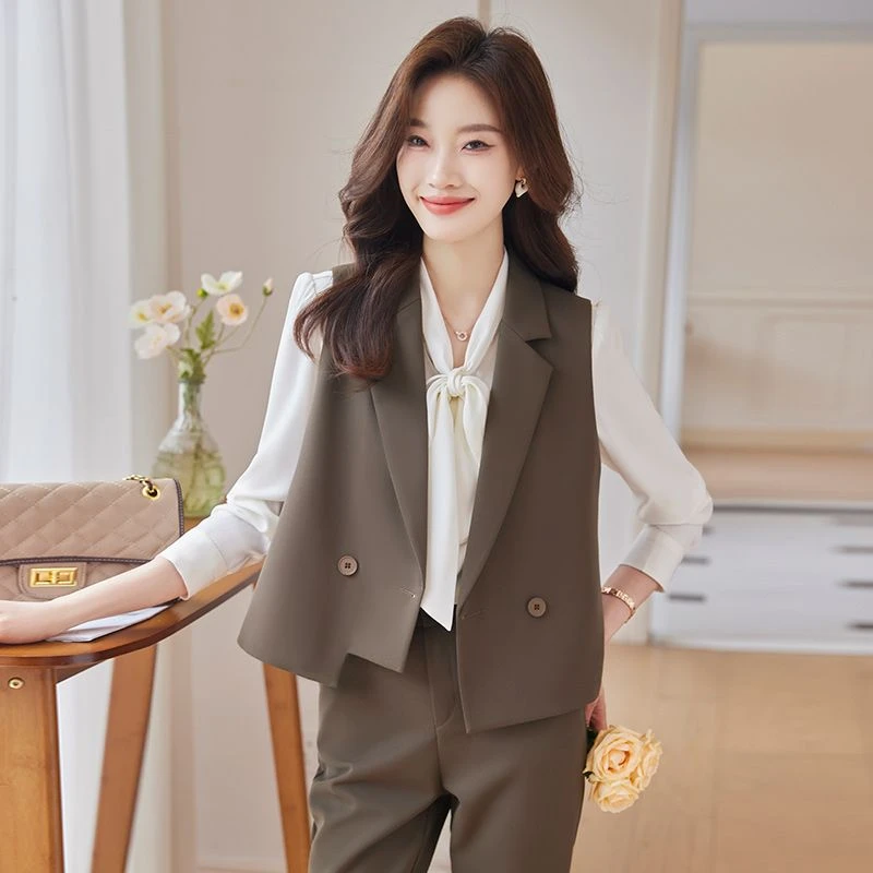 气质西装马甲套装女春秋2025新款小个子马夹外套+衬衫+裤子一整套