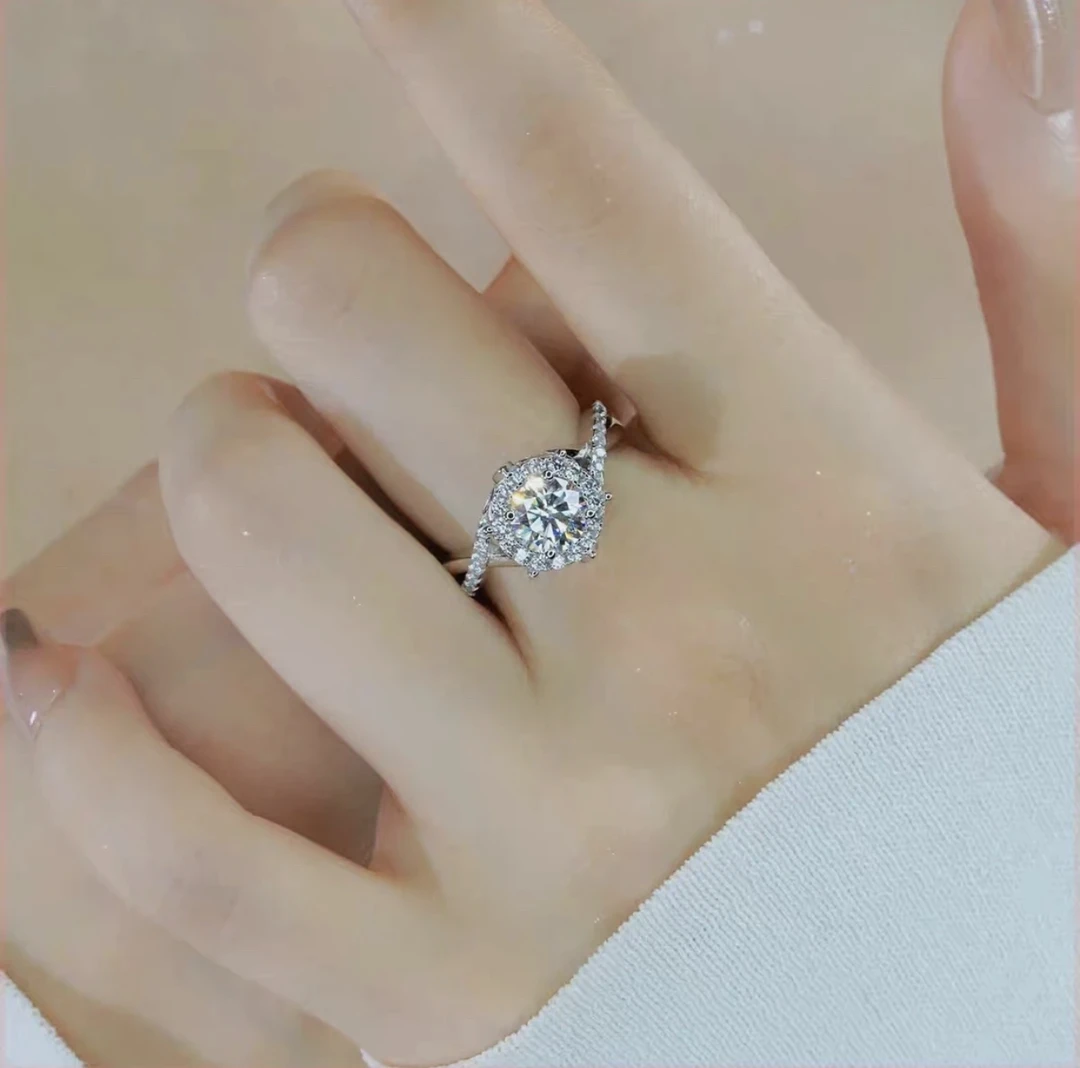 925银莫桑石戒指 【王室庄园1-2克拉】时尚奢华豪镶气质结婚求婚