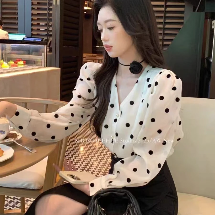 韩版波点显瘦气质衬衫2025春秋新款单排扣V领设计感长袖女装195#