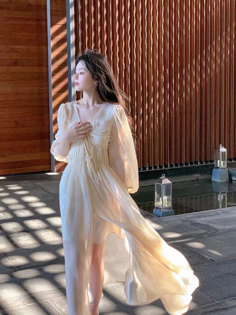 【月光舒曼】新款气质泡泡袖v领印花黄色连衣裙长款两件套 含吊带裙