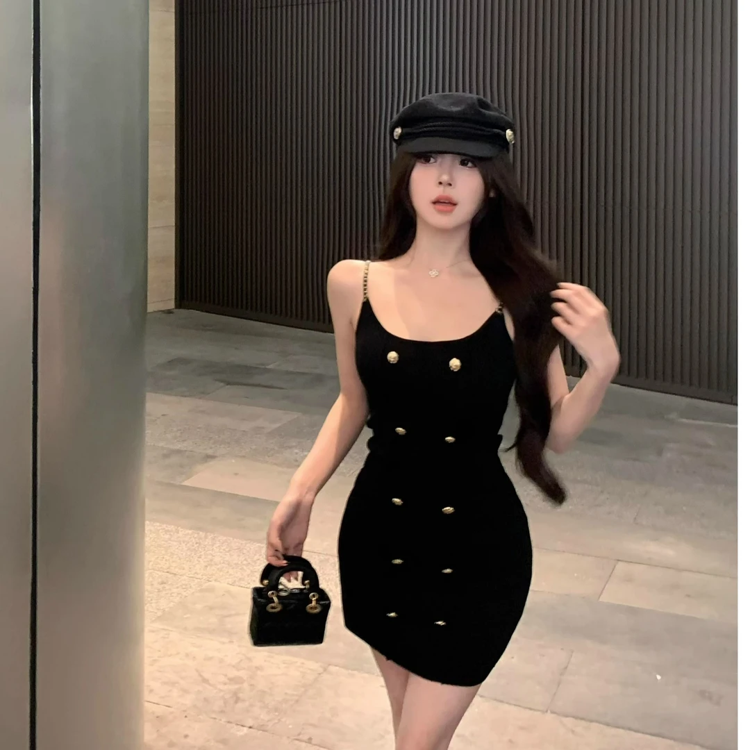 斐妮菱小香风针织吊带连衣裙女高级感气质显瘦性感收腰包臀短裙