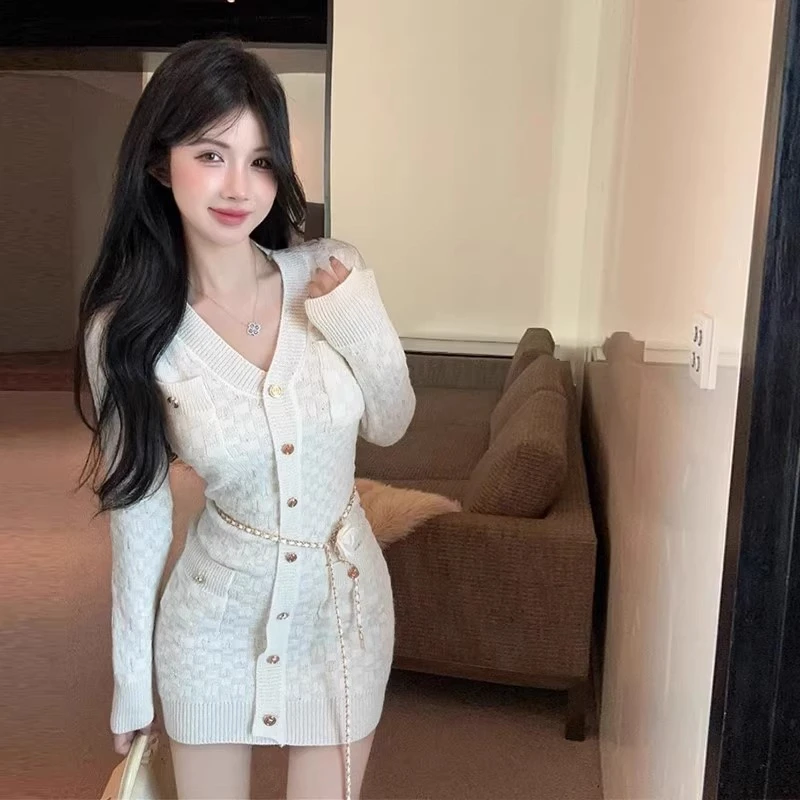 春秋新款气质名媛小香风v领针织设计感长袖连衣裙修身包臀裙女