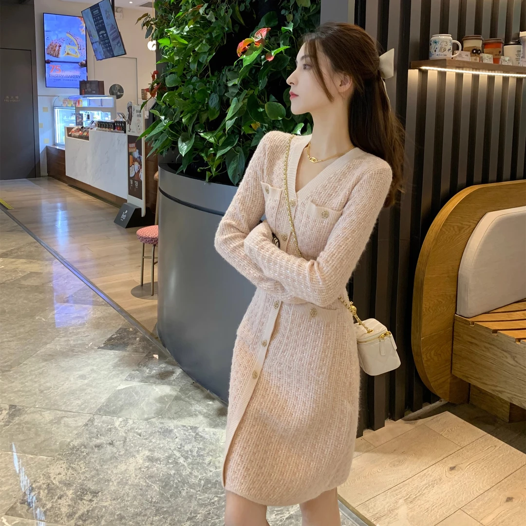 斐妮菱秋冬2024年新款小香风针织连衣裙女修身显瘦高级感气质V领