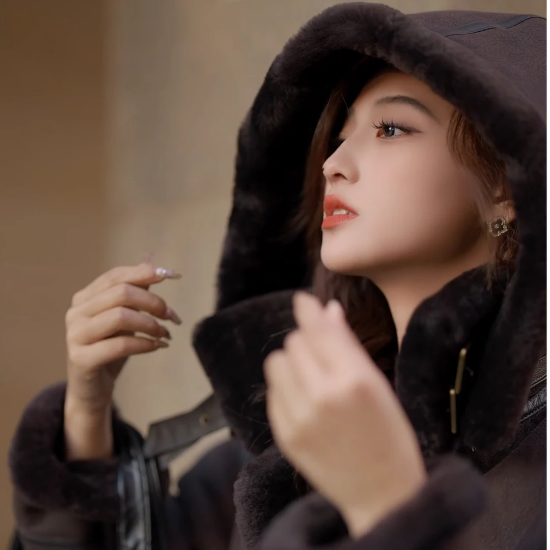6808美利奴皮毛一体带帽真皮真毛女士冬季百搭皮草外套女