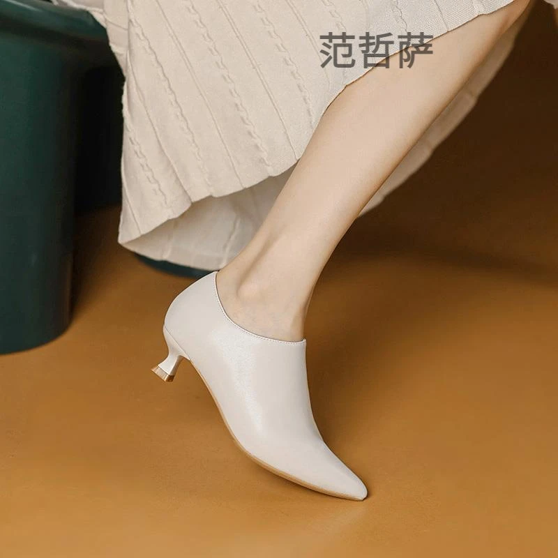 小短靴女2024秋冬款三公分小高跟尖头深口猫跟单鞋软皮细跟及裸靴