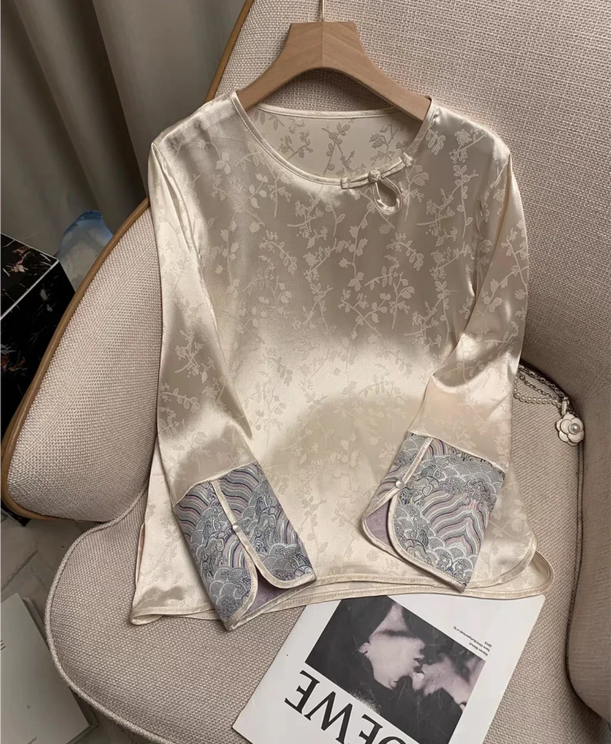 【鑫鸿高品】春季薄款款提花缎刺绣开衩设计圆领长袖国风打底衫女