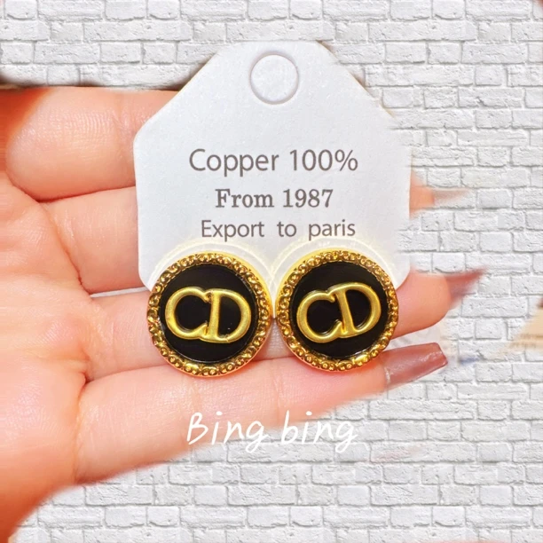 铜合金耳饰 【黑金字母】C气质高级感冷淡简约耳钉 A558