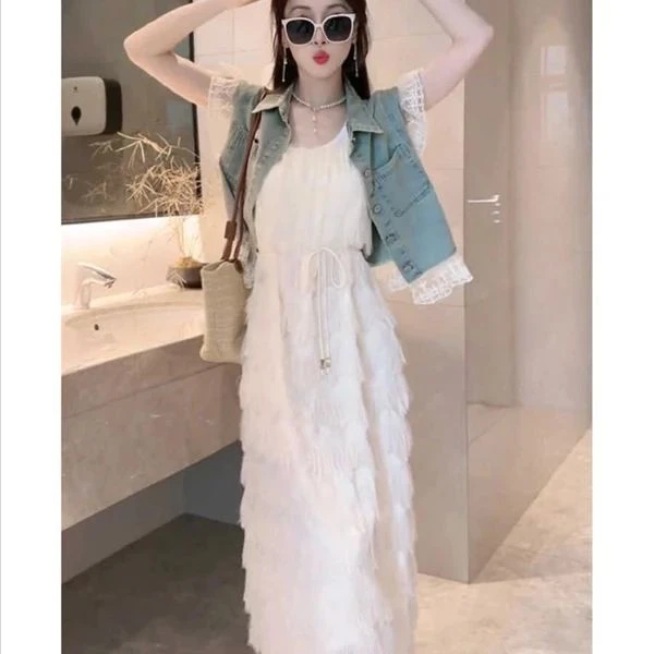 法式温柔风高端精致白色吊带连衣裙女夏新款设计感蕾丝边牛仔背心
