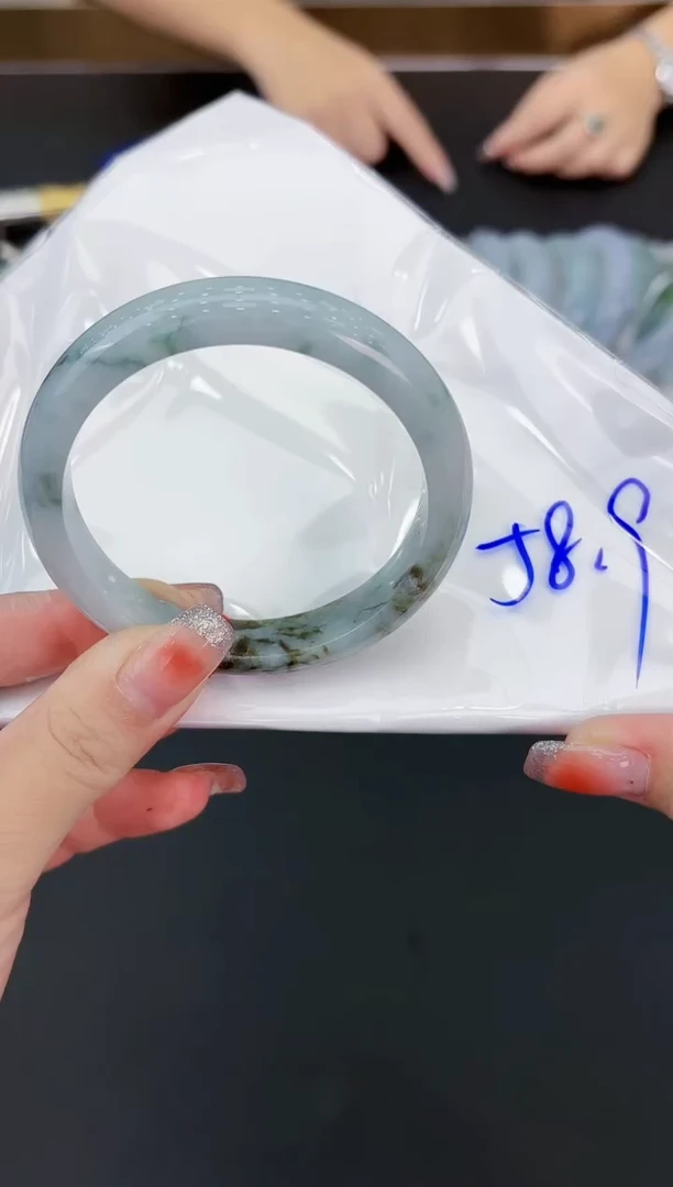 【闪购商品】翡翠手镯未镶嵌天然翡翠