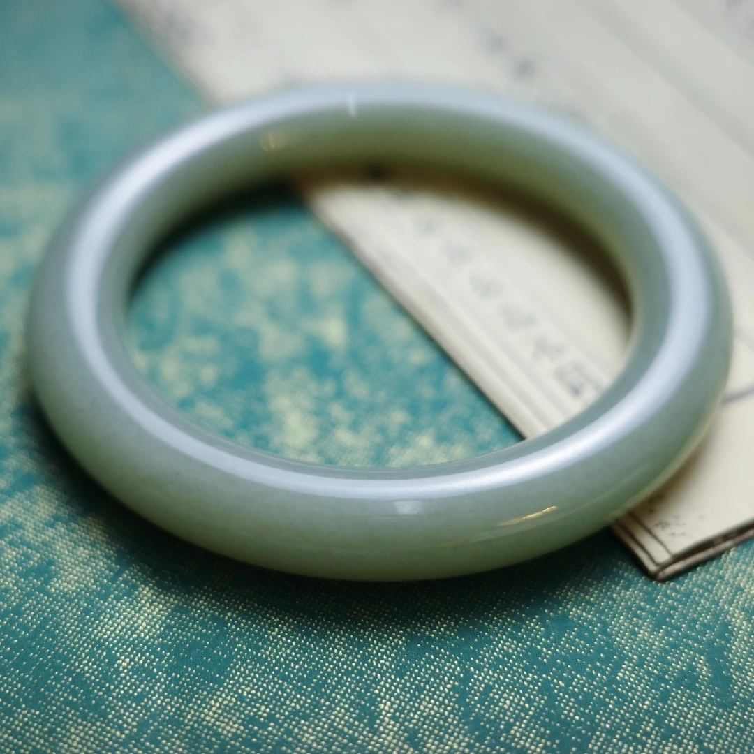 天然和田玉碧玉手镯经典圆条