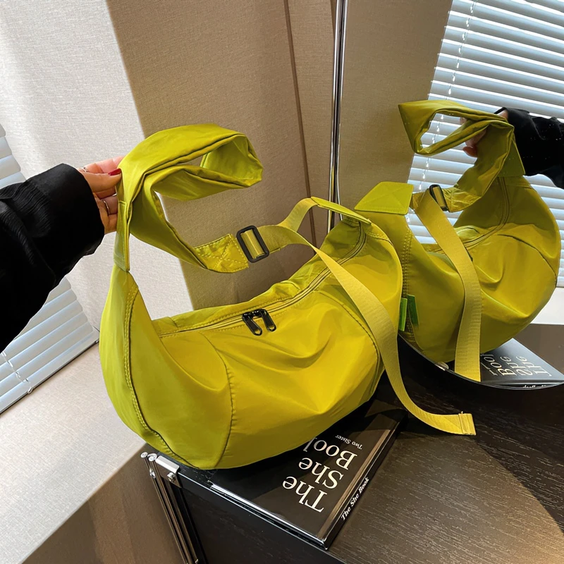 春夏新款ins简约时尚饺子包百搭女学生斜跨包日系轻便韩版运动包