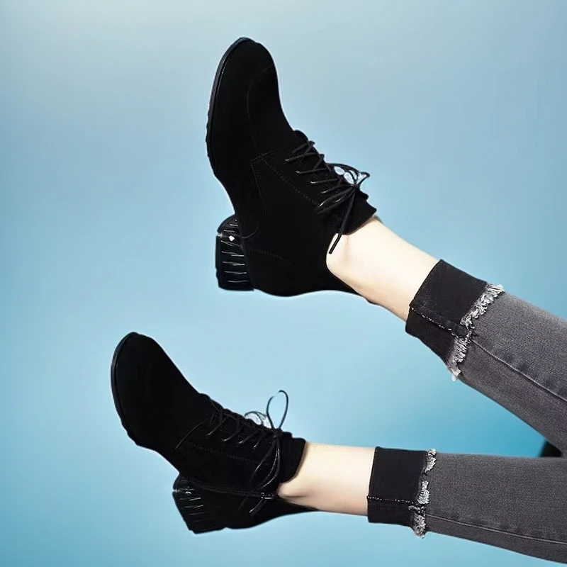 马丁靴2024年新款时尚洋气秋冬季靴子女中跟春秋短靴舒服百搭矮跟