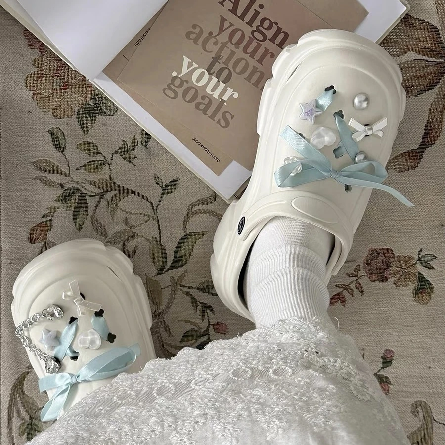 新款网红丝带蝴蝶结洞洞鞋女高颜值原创小众可爱包头厚底增高凉鞋