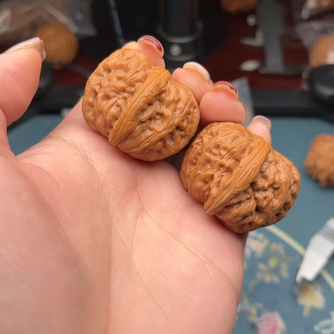 【闪购商品】文玩核桃吊坠空***律