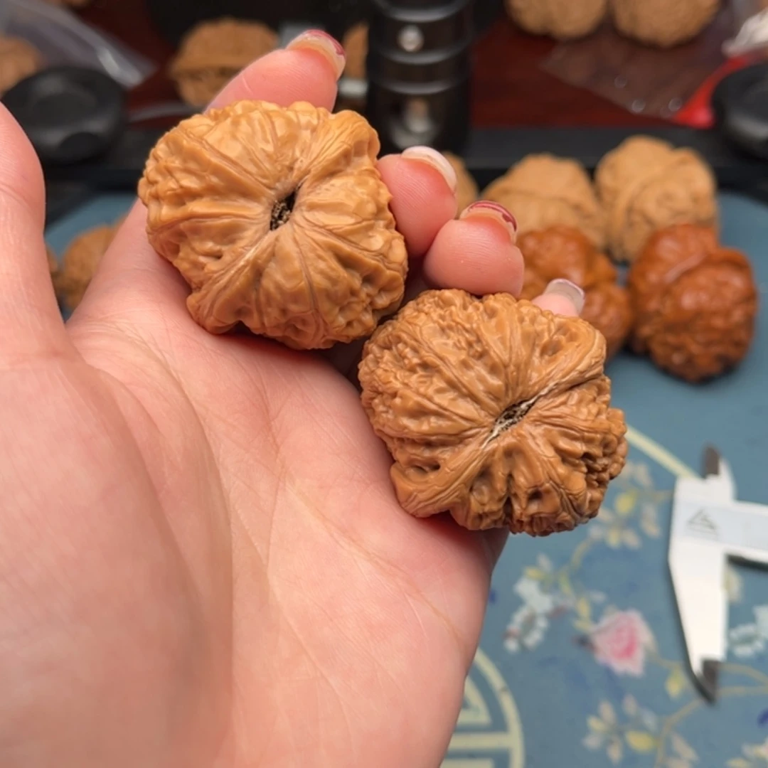 【闪购商品】文玩核桃吊坠常****辉