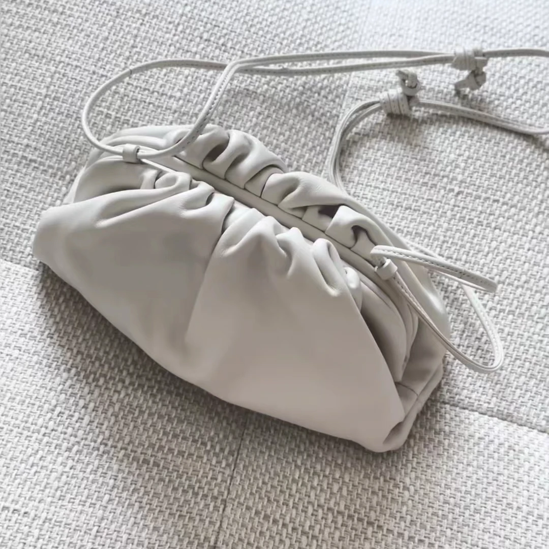 95新 BOTTEGA VENETA/葆蝶家 青奢荟/BV云朵白色单肩包/42847