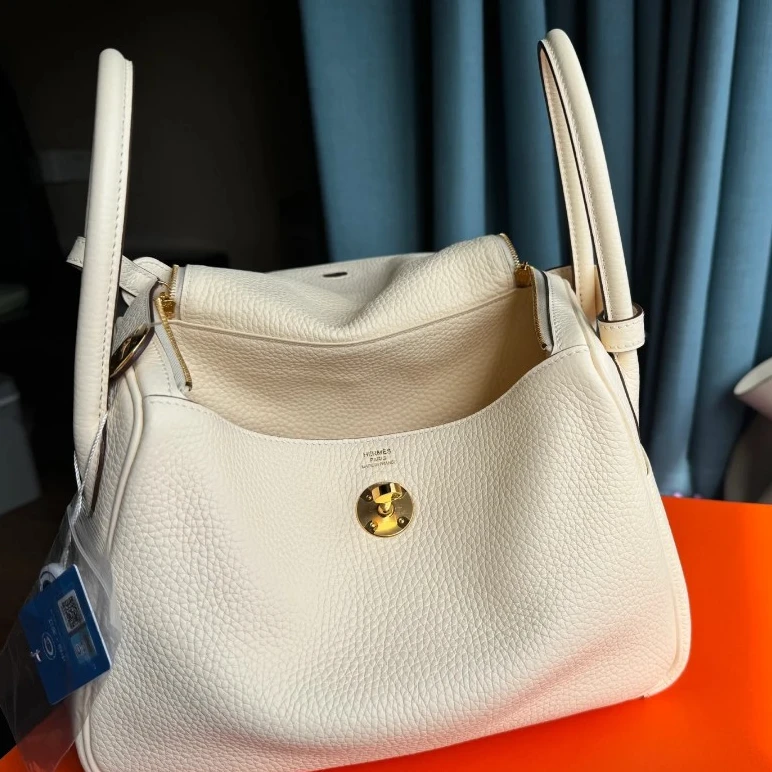 99新 Hermes/爱马仕 青奢荟/Lindy26奶油白金扣斜跨包////45106