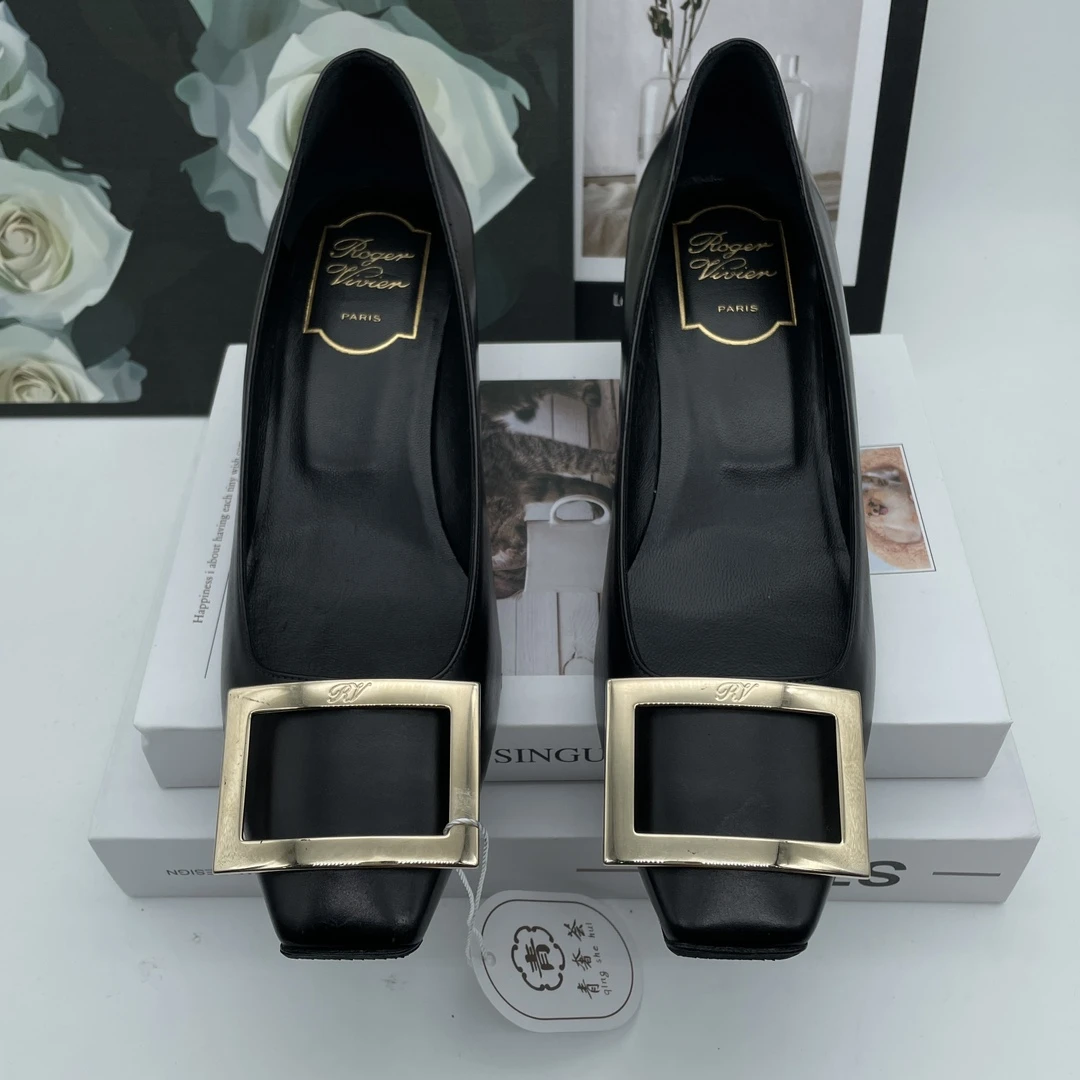 全新未使用 Roger Vivier/罗杰·维威耶 黑色 细跟高跟鞋 37.5码
