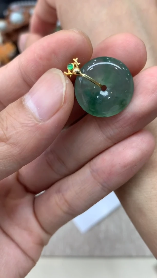 【闪购商品】翡翠吊坠(不含链)18K金镶嵌平安扣