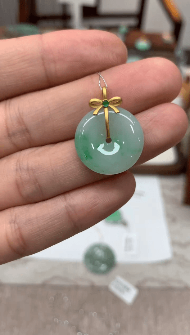【闪购商品】翡翠吊坠(不含链)18K金镶嵌平安扣